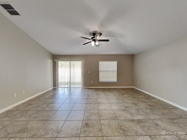 9701 Sage Creek Dr in Ruskin, FL - Building Photo - Building Photo