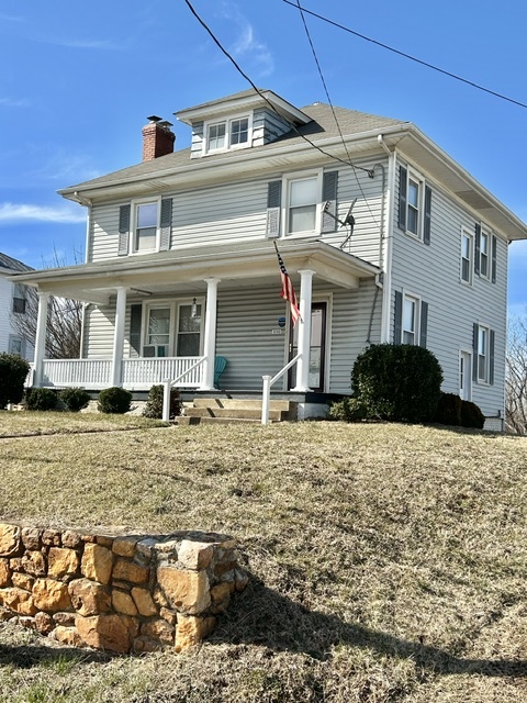 330 Main St in Madison Heights, VA - Building Photo