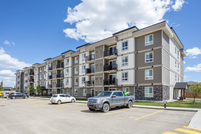 Laredo Grande in Red Deer, AB - Building Photo - Building Photo