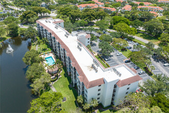 St. Tropez Condominiums in Delray Beach, FL - Building Photo - Building Photo