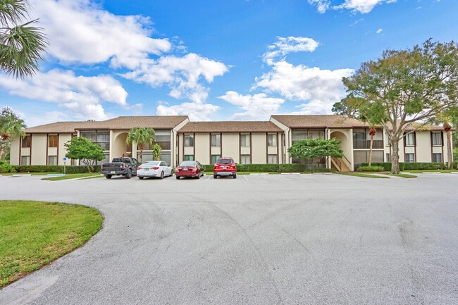 1935 SW Silver Pine Way in Palm City, FL - Building Photo - Building Photo
