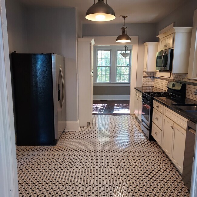 832 Lockland Ave in Winston-Salem, NC - Building Photo - Building Photo