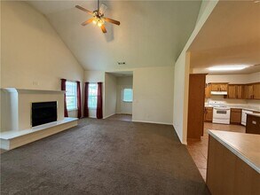 663 Appleridge Dr in Centerton, AR - Foto de edificio - Building Photo