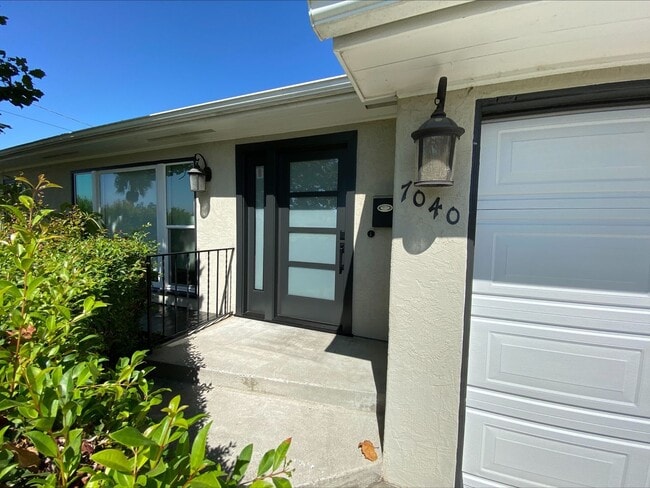 7040 Neri Dr in La Mesa, CA - Building Photo - Building Photo