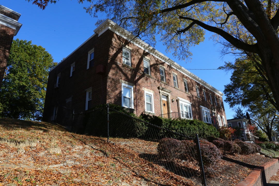 832 Taylor St NE in Washington, DC - Building Photo