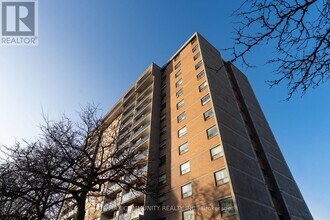 20 Gilder Dr in Toronto, ON - Building Photo - Building Photo