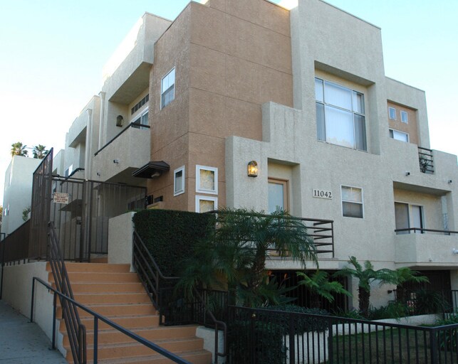 11042 Camarillo St Apartments and Nearby North Hollywood Apartments For