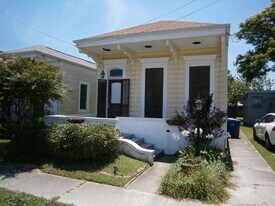 220 Amelia St in Gretna, LA - Building Photo