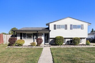 2719 Pall Mall Dr in Sterling Heights, MI - Building Photo - Building Photo