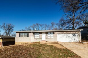 2267 Heritage Dr in St. Louis, MO - Building Photo