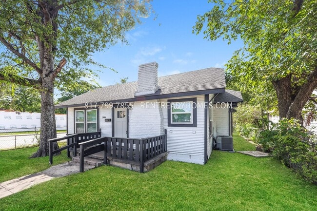1446 E Ann Arbor Ave in Dallas, TX - Building Photo - Building Photo