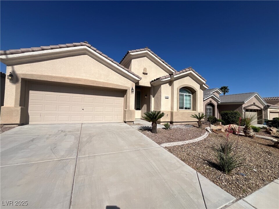 6783 Quarterhorse Ln in Las Vegas, NV - Building Photo