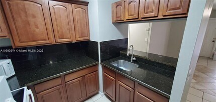 15609 SW 73rd Cir Terrace in Miami, FL - Building Photo - Building Photo