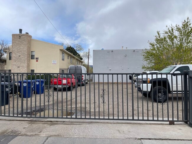 520 Tennessee St NE in Albuquerque, NM - Foto de edificio - Building Photo