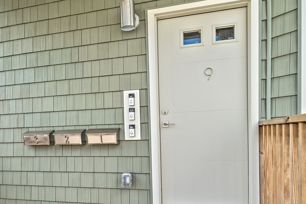 9 Lithgow St, Unit 1 in Boston, MA - Building Photo