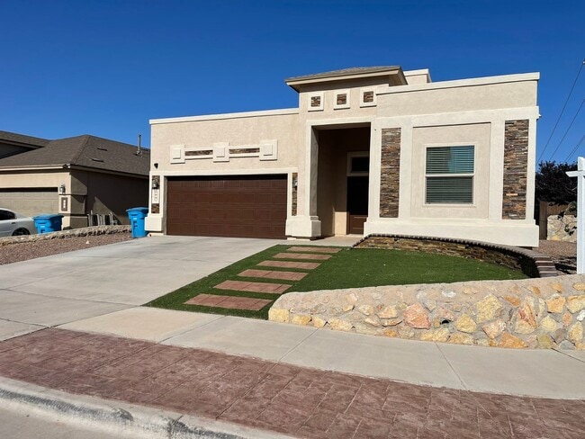 property at 101 S Manzanita Dr