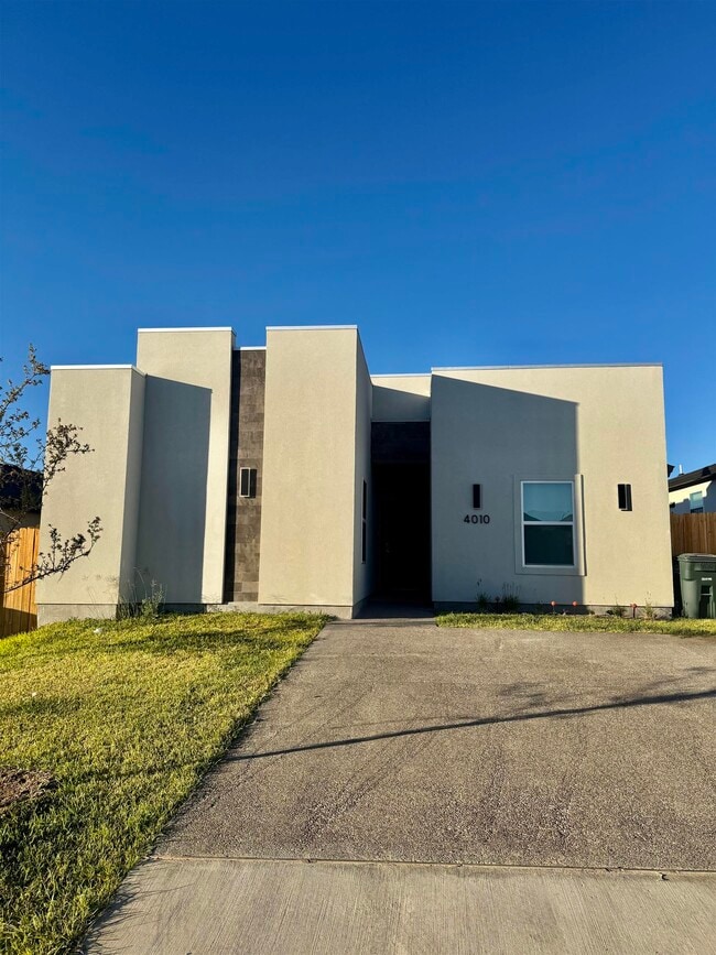 4010 Ave Fenix Dr in El Cenizo, TX - Building Photo - Building Photo