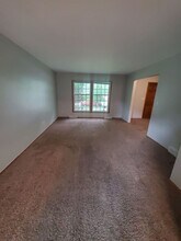 2015-2017 S 95th St in West Allis, WI - Building Photo - Building Photo