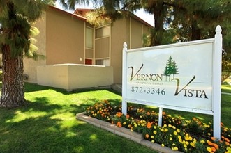 Vernon Vista in Bakersfield, CA - Foto de edificio - Building Photo