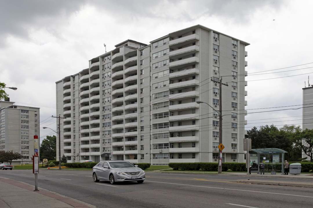 El Cano Apartments in Toronto, ON - Building Photo