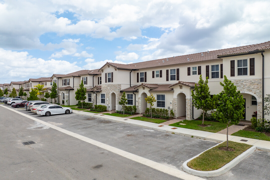 Westview South in Miami, FL - Building Photo