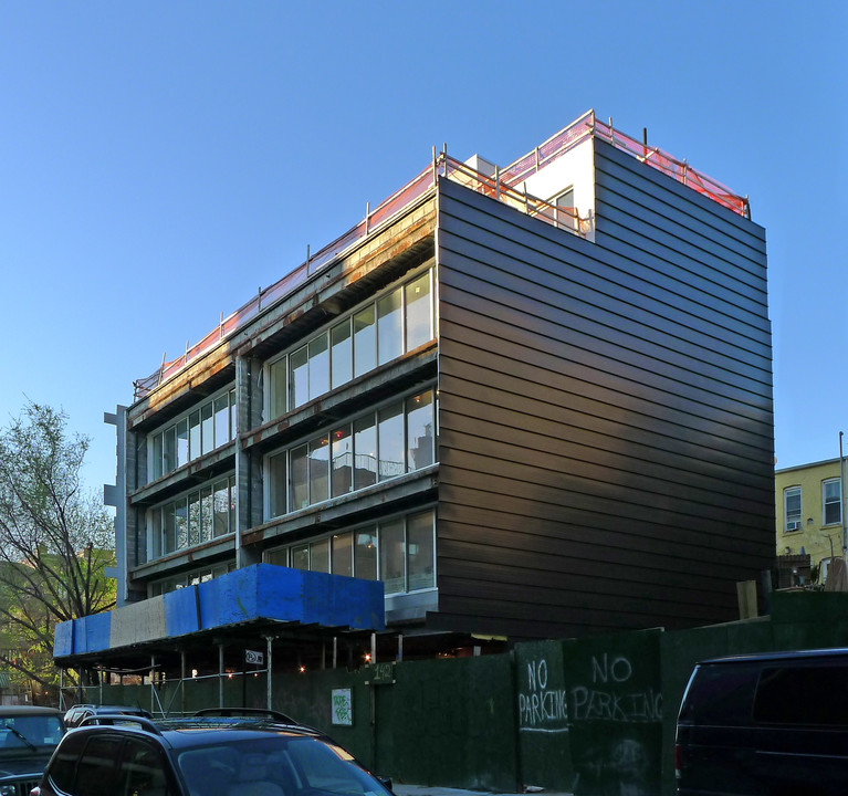 140-142 N 1st St in Brooklyn, NY - Building Photo