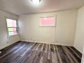 1258 SW Clay St in Topeka, KS - Building Photo - Building Photo