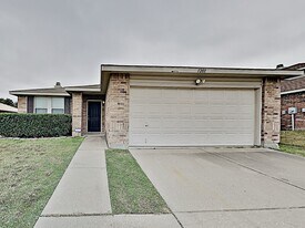 1201 Scarlet Sage Pkwy in Burleson, TX - Building Photo