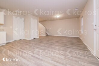 7549 Congregation St in Fairburn, GA - Foto de edificio - Building Photo