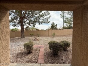 10101 Hemet Dr in Las Vegas, NV - Building Photo - Building Photo