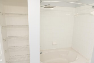 5820 W Sample Rd, Unit Poinciana 2-105 in Coral Springs, FL - Building Photo - Building Photo