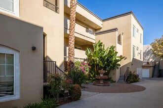 Carroll Street Villas in Sunnyvale, CA - Building Photo - Building Photo