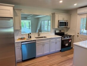 135 Worthington Rd in White Plains, NY - Building Photo - Building Photo
