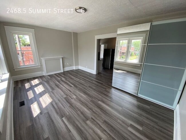 2468.5 Summit St in Columbus, OH - Building Photo - Building Photo