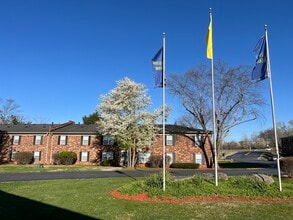 Countrybrook Apartments in Louisville, KY - Foto de edificio - Building Photo