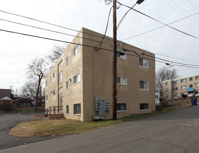 5055 B St SE in Washington, DC - Building Photo - Building Photo