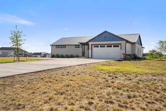 111 Starlight Path in Red Rock, TX - Building Photo - Building Photo