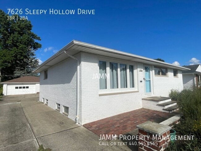 7626 Sleepy Hollow Dr in Parma, OH - Building Photo - Building Photo