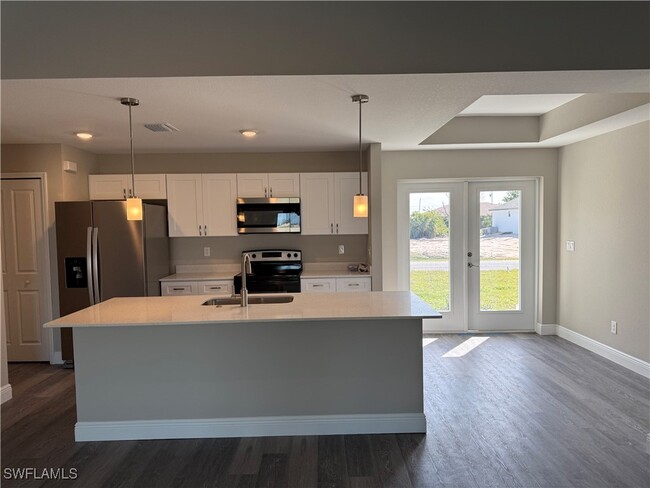 2516 NW 9th Ave in Cape Coral, FL - Building Photo - Building Photo