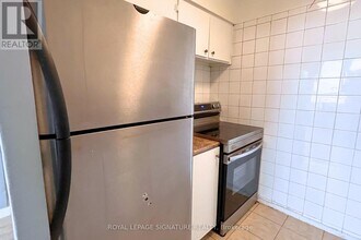 200 Lotherton Pathway in Toronto, ON - Building Photo - Building Photo