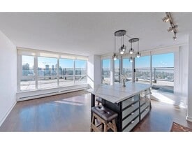 10777 University Dr in Surrey, BC - Building Photo