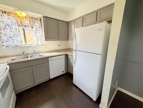 2641 Santa Barbara Dr in Grand Prairie, TX - Foto de edificio - Building Photo