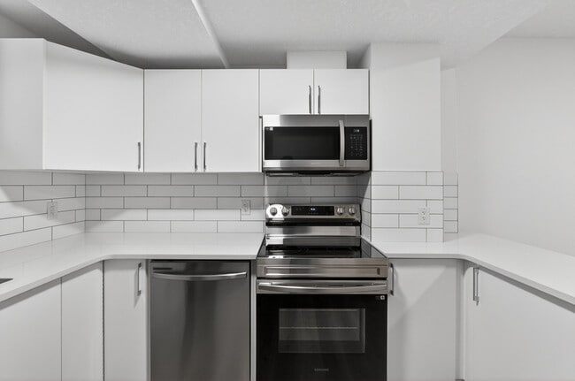 property at 28 Renwyck Pl
