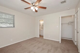 1533 NW 41st Ct in Oakland Park, FL - Foto de edificio - Building Photo