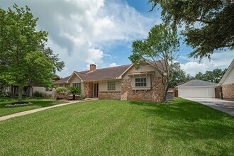 3518 Rolling Green Ln in Missouri City, TX - Building Photo - Building Photo