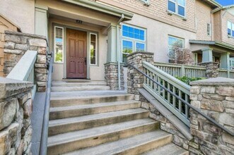 405 Washington Square in Sacramento, CA - Building Photo - Building Photo