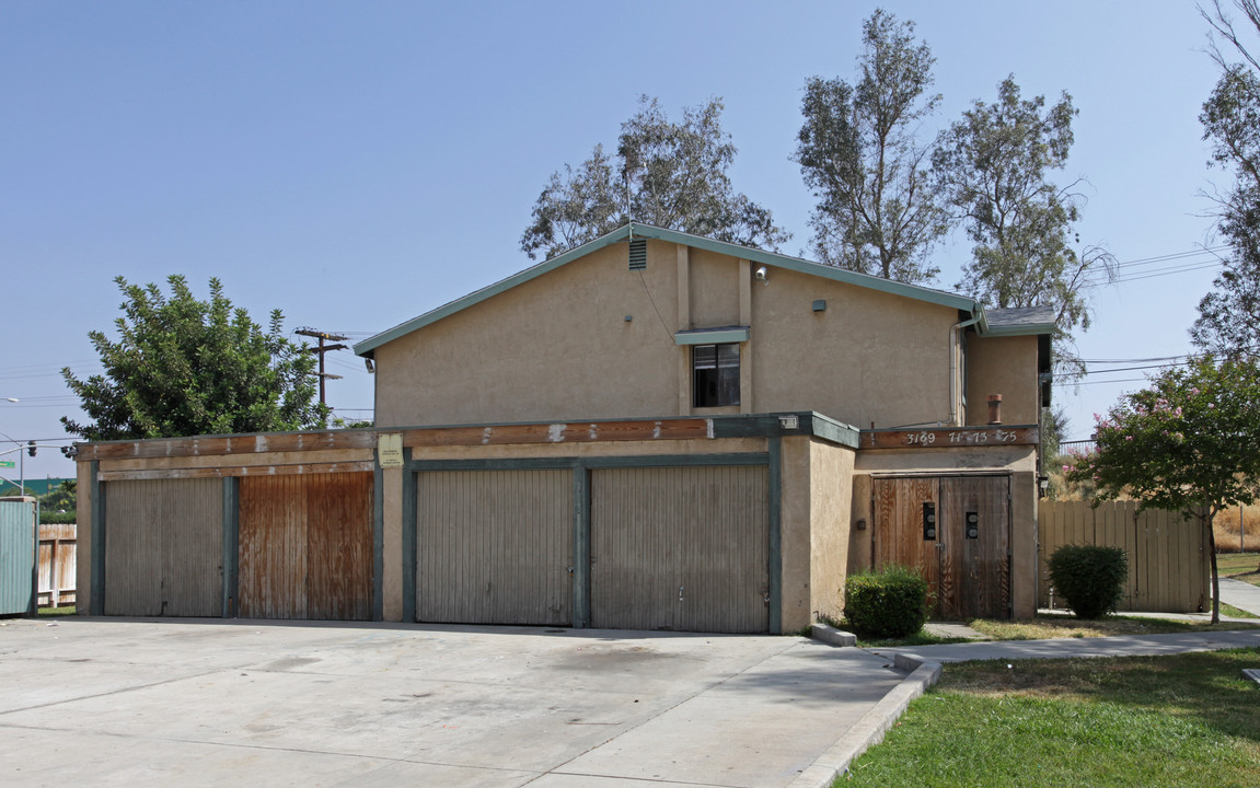 3169 Spring Garden St in Riverside, CA - Foto de edificio