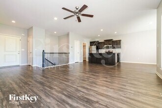 10913 Highview Rd in Peculiar, MO - Building Photo - Building Photo