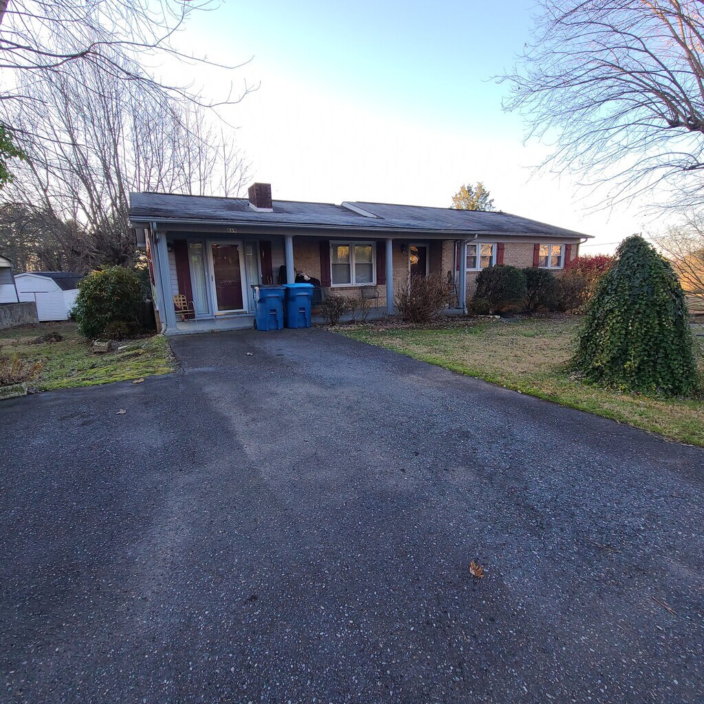 669 Pleasant Hill Rd Lenoir, NC Rental Homes and Apartments for Rent