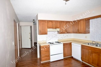 404 Sky Vue Dr in Raymore, MO - Building Photo - Building Photo